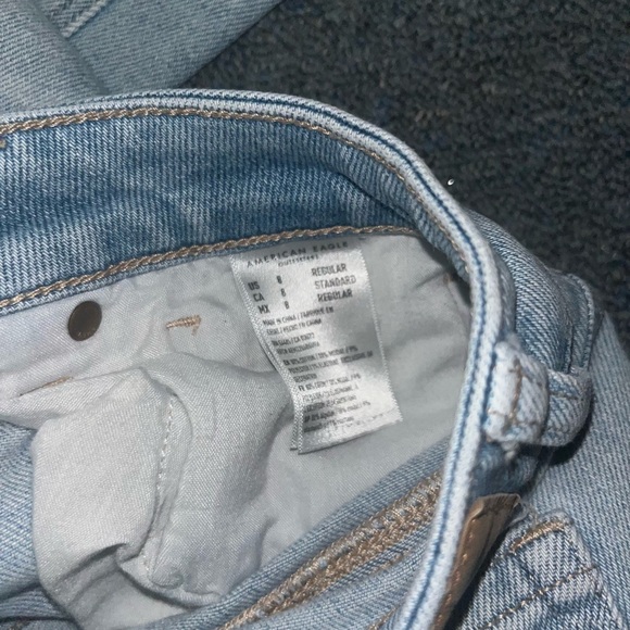 American Eagle Outfitters Light Blue Mom Straight Relaxed Jeans - Picture 4 of 4